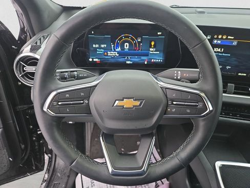 Used 2025 Chevrolet Equinox LT w/ Safety and Technology Package image 13
