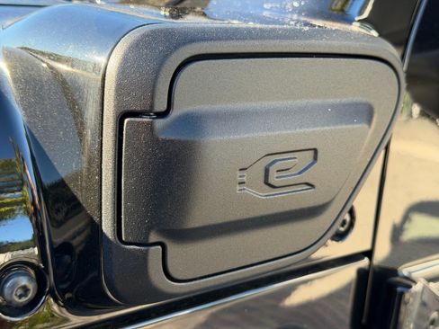 Used 2023 Jeep Wrangler Unlimited Rubicon 4xe image 35