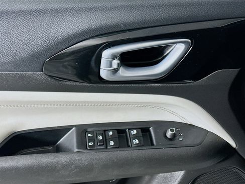 Used 2025 Jeep Compass Limited image 15