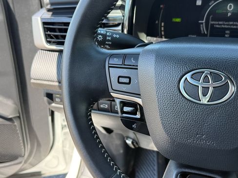 Used 2026 Toyota Camry SE w/ Convenience Package FWD image 17