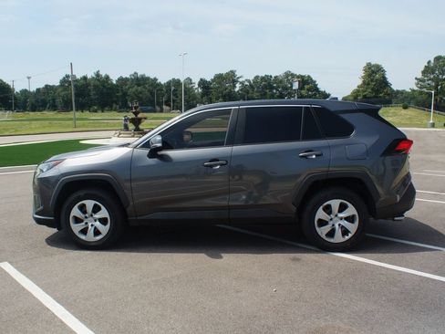 Used 2022 Toyota RAV4 LE AWD/4WD image 11