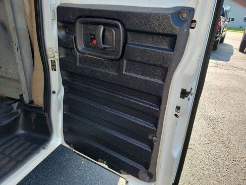 Used 2017 Chevrolet Express 2500 RWD image 12
