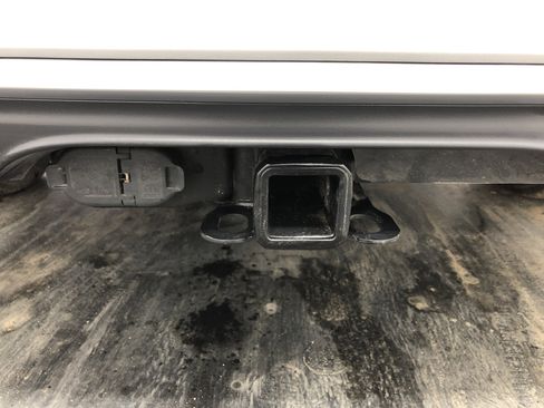 Used 2024 Chrysler Pacifica Pinnacle w/ Trailer Tow Group image 11