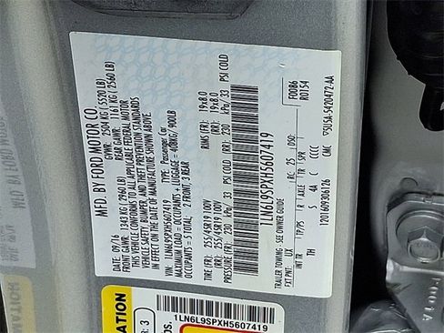 Used 2017 Lincoln Continental Select FWD image 25