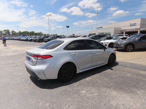Used 2024 Toyota Corolla LE FWD image 9