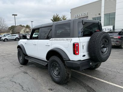 New 2025 Ford Bronco Outer Banks w/ Sasquatch Package