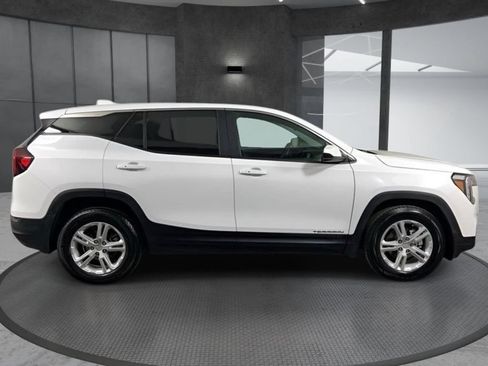Used 2024 GMC Terrain SLE FWD image 4