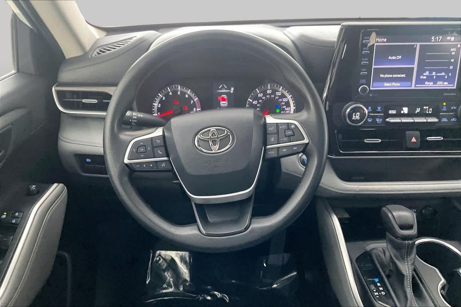 Used 2022 Toyota Highlander L FWD image 6