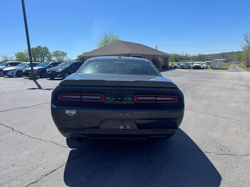 Used 2018 Dodge Challenger SXT image 5