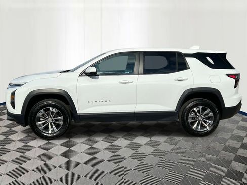 Used 2025 Chevrolet Equinox LT image 2