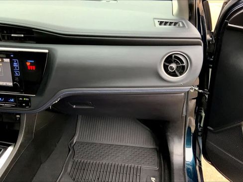 Used 2018 Toyota Corolla SE w/ SE Premium Package image 18