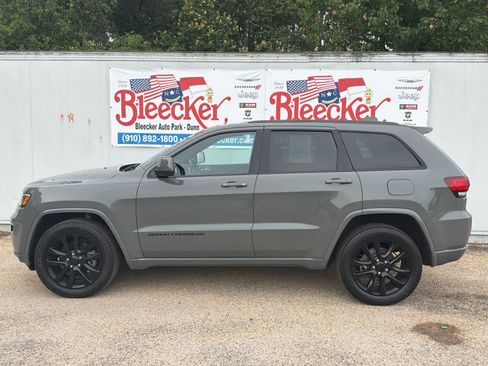 Used 2022 Jeep Grand Cherokee Laredo X AWD/4WD image 7