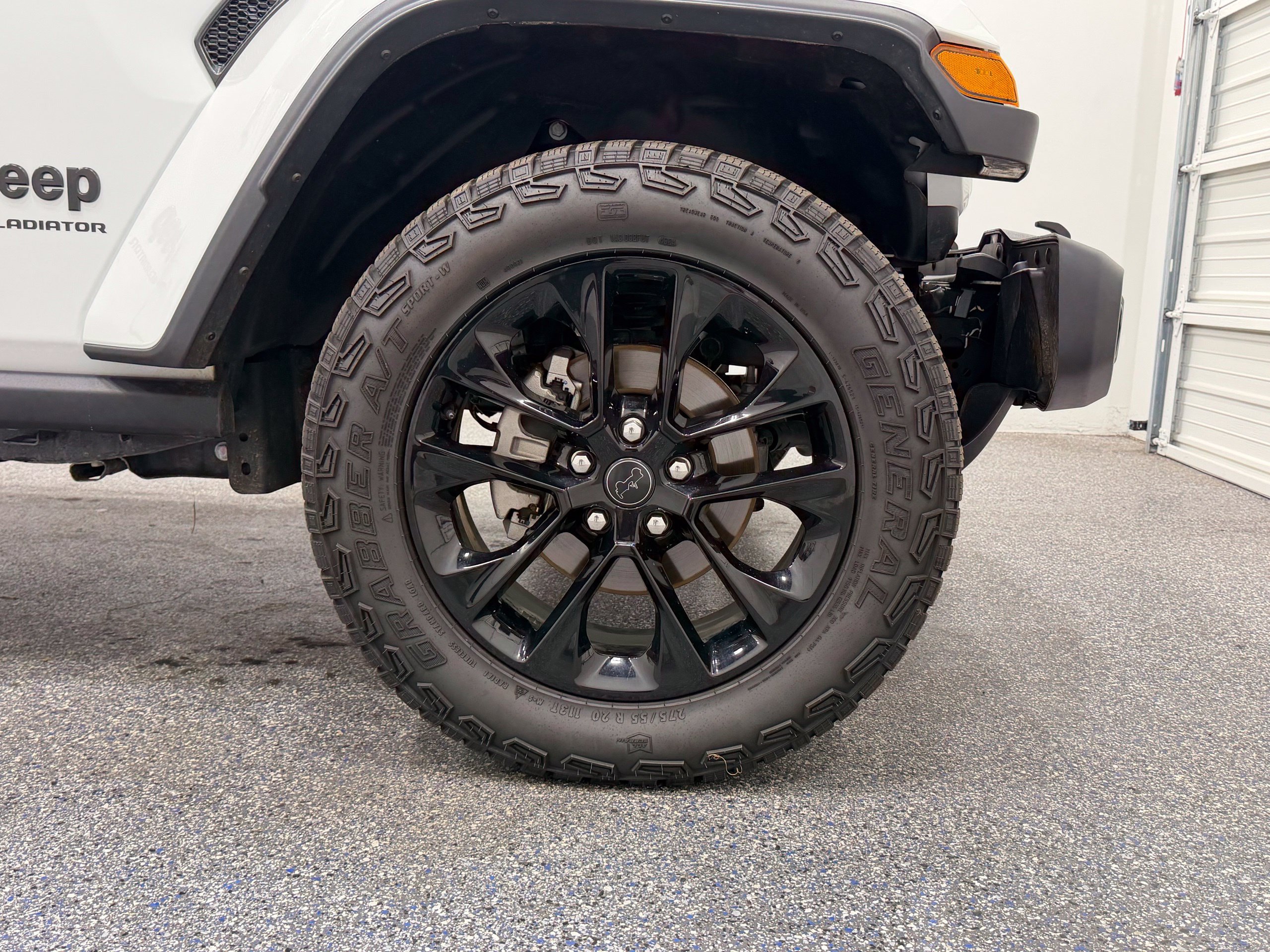 Used 2025 Jeep Gladiator Sport AWD/4WD image 17
