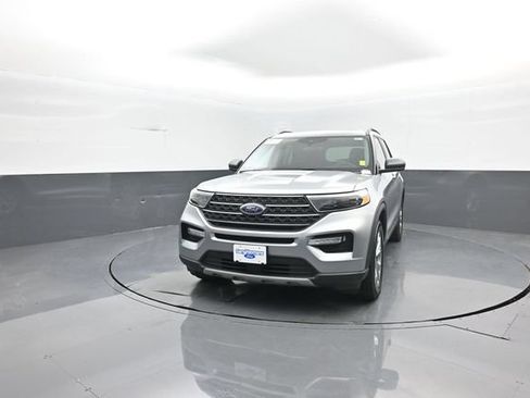 Certified 2023 Ford Explorer XLT w/ Equipment Group 202A AWD/4WD image 4