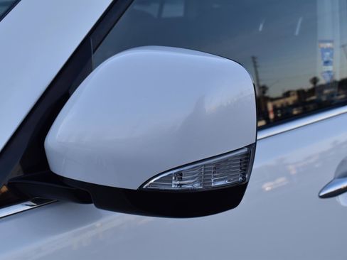 Used 2024 Nissan Armada SV image 4