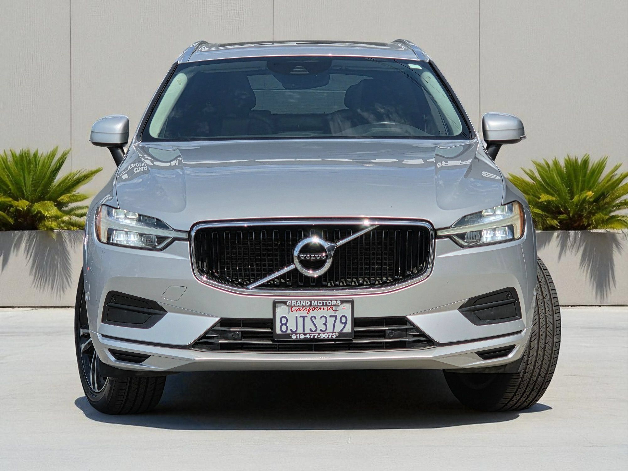 Used 2019 Volvo XC60 T6 Momentum w/ Multimedia Package AWD/4WD image 4
