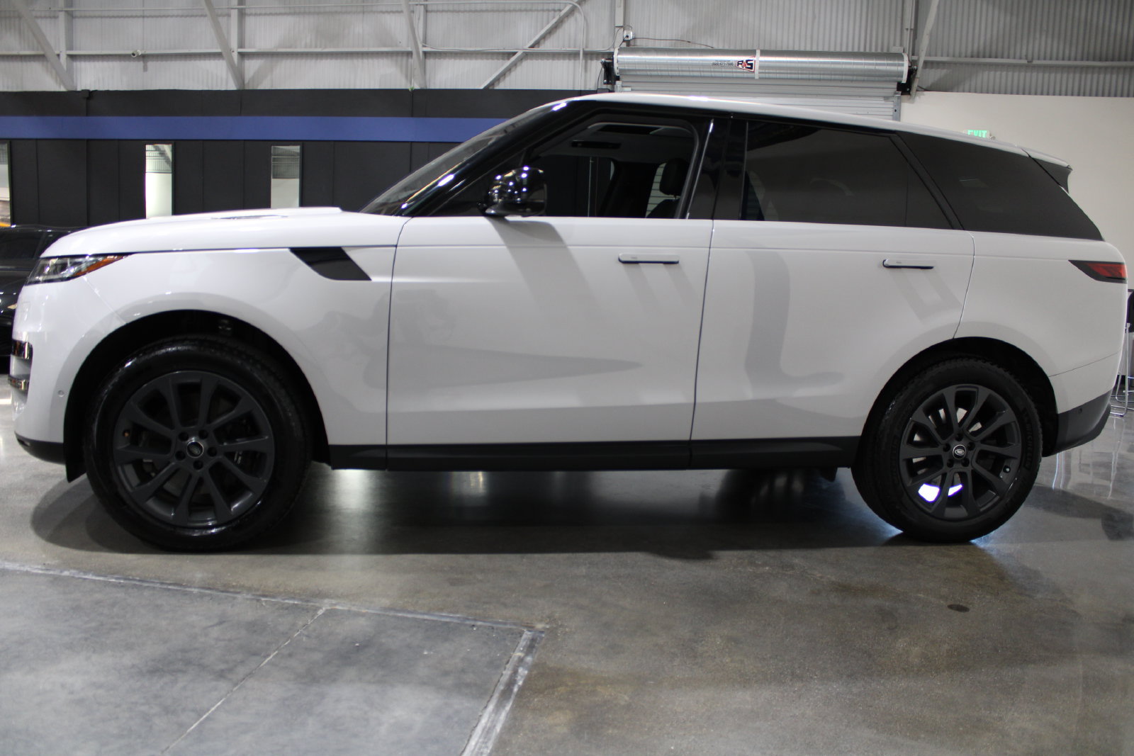 Used 2023 Land Rover Range Rover Sport SE AWD/4WD image 6