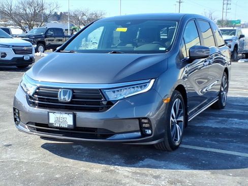 Used 2024 Honda Odyssey Touring image 2