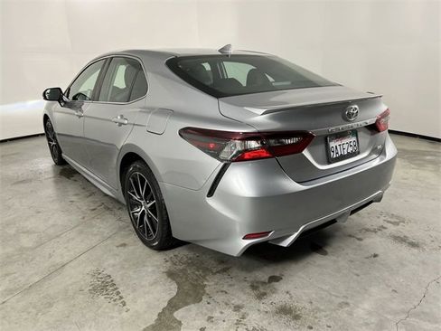 Used 2022 Toyota Camry SE image 32