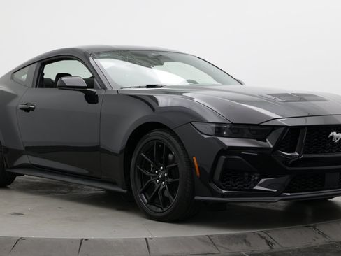 Used 2024 Ford Mustang Coupe RWD image 3