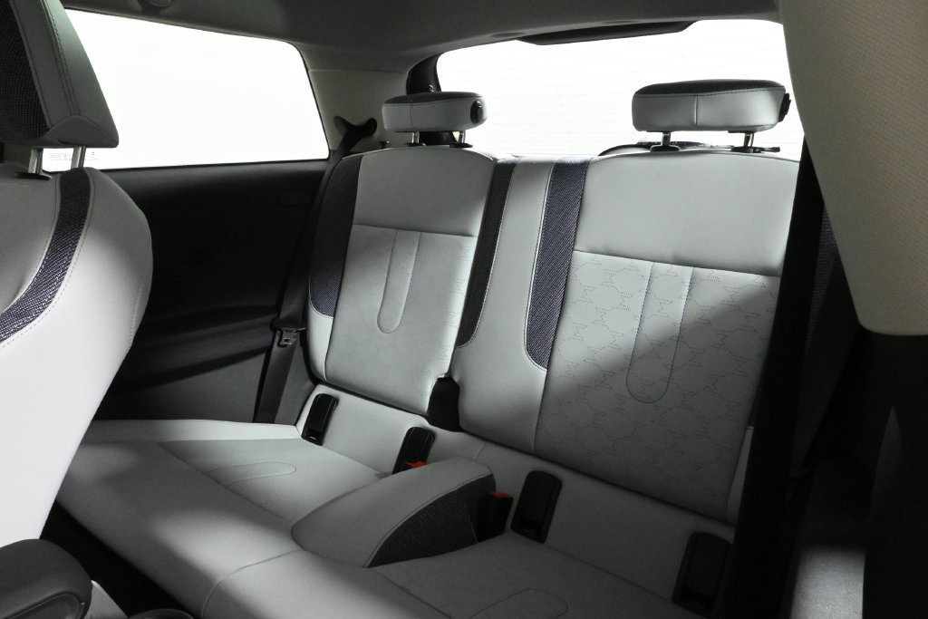 Certified 2025 MINI Cooper 2-Door Hardtop FWD image 4