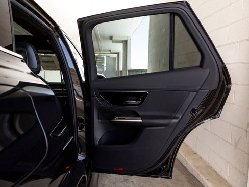 Used 2026 Mercedes-Benz GLC 300 image 23