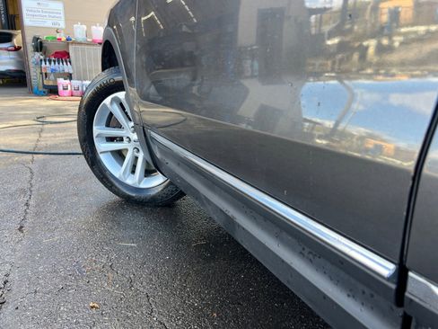 Used 2015 Ford Explorer XLT image 31