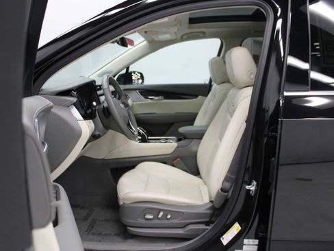 Certified 2024 Cadillac XT6 Premium Luxury w/ LPO, Floor Liner Package image 17