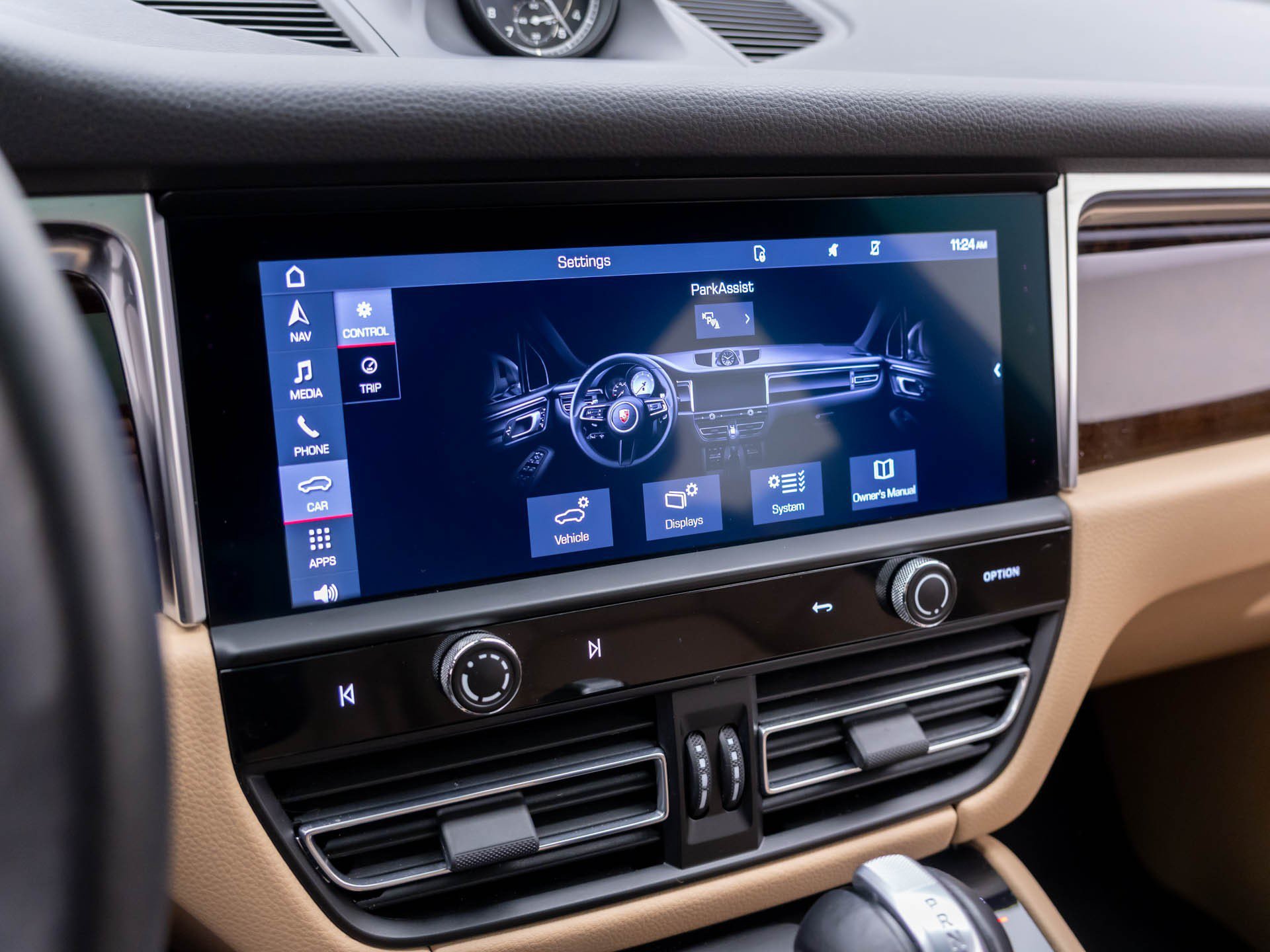 Certified 2023 Porsche Macan AWD/4WD image 23