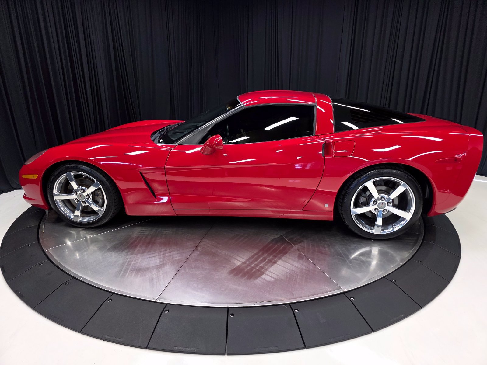 Used 2008 Chevrolet Corvette Coupe w/ Preferred Equipment Group RWD image 10