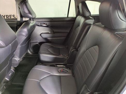 Used 2022 Toyota Highlander XLE image 27