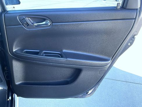 Used 2009 Chevrolet Impala LT image 18