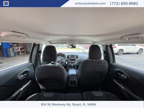 Used 2018 Jeep Cherokee Latitude w/ Altitude Package AWD/4WD image 17