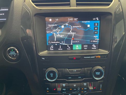 Used 2019 Ford Explorer XLT w/ Equipment Group 202A AWD/4WD image 50