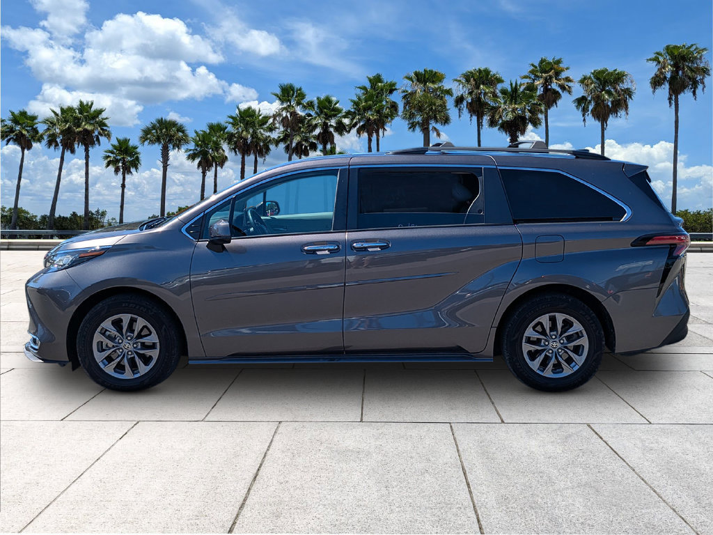 Used 2022 Toyota Sienna XLE FWD image 4