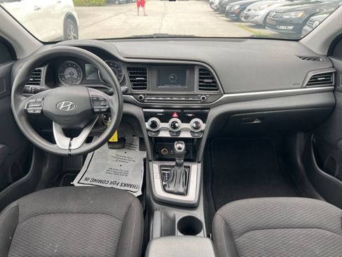 Used 2019 Hyundai Elantra SE w/ Cargo Package FWD image 13