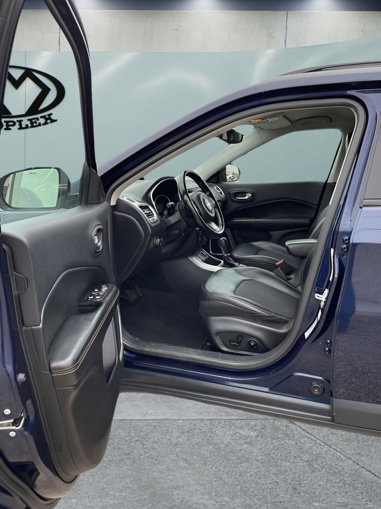 Used 2018 Jeep Compass Latitude w/ Popular Equipment Group FWD image 21