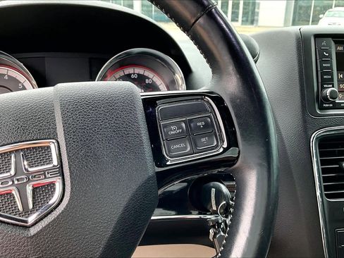 Used 2016 Dodge Grand Caravan SXT FWD image 23