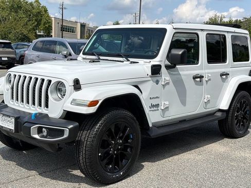Used 2022 Jeep Wrangler Unlimited Sahara w/ Safety Group AWD/4WD image 2