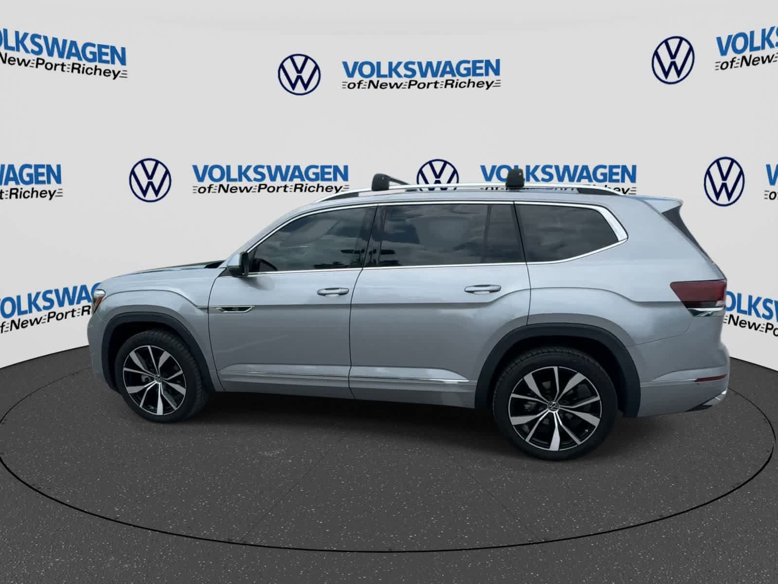 Used 2024 Volkswagen Atlas SEL Premium R-Line AWD/4WD image 5