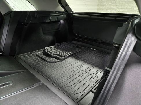 Used 2019 Land Rover Range Rover Velar S AWD/4WD image 39
