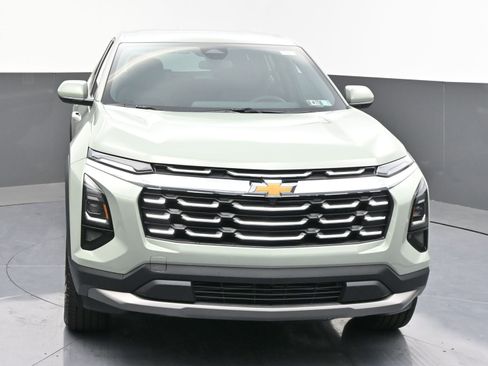 New 2026 Chevrolet Equinox LT w/ Convenience Package II FWD image 2