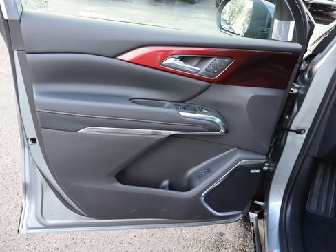 New 2026 Chevrolet Traverse RS image 3