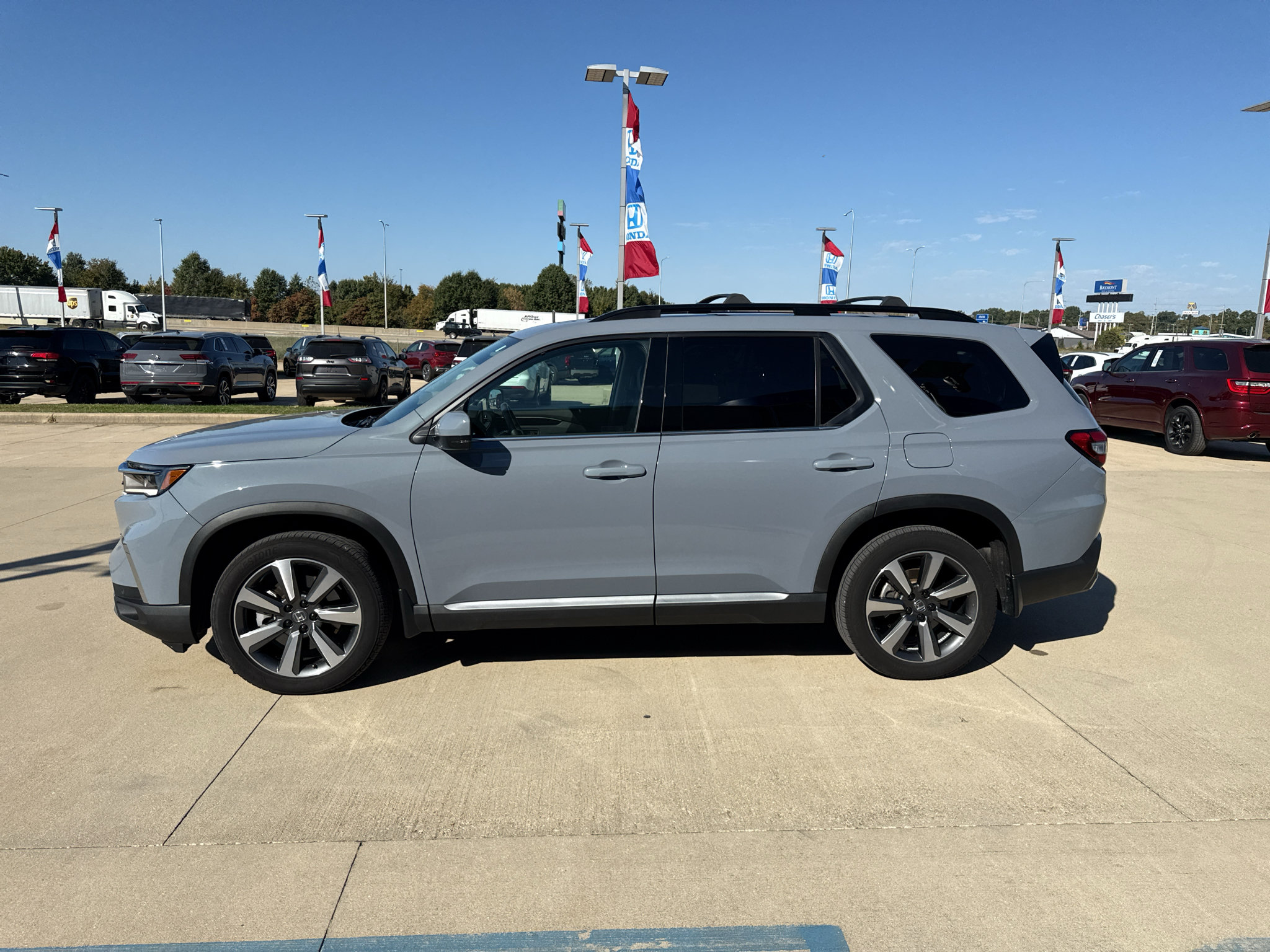 Used 2025 Honda Pilot Touring image 8