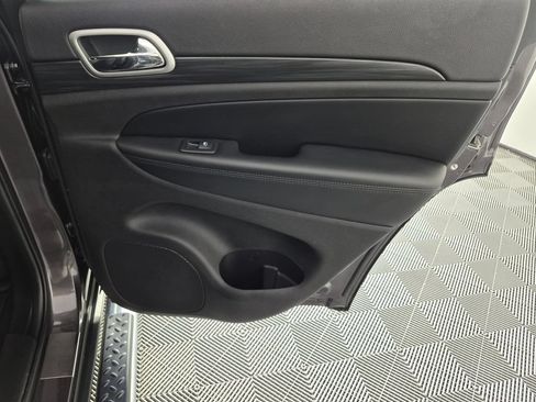 Used 2020 Jeep Grand Cherokee Laredo RWD image 30