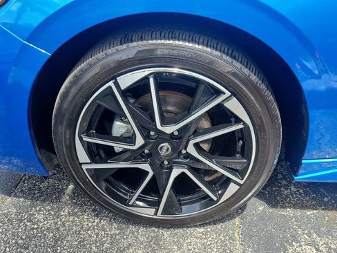 Used 2025 Nissan Sentra SR FWD image 9