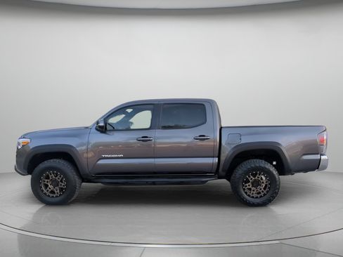 Used 2021 Toyota Tacoma TRD Off-Road AWD/4WD image 18