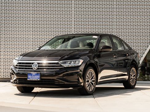 Used 2021 Volkswagen Jetta SE FWD image 6