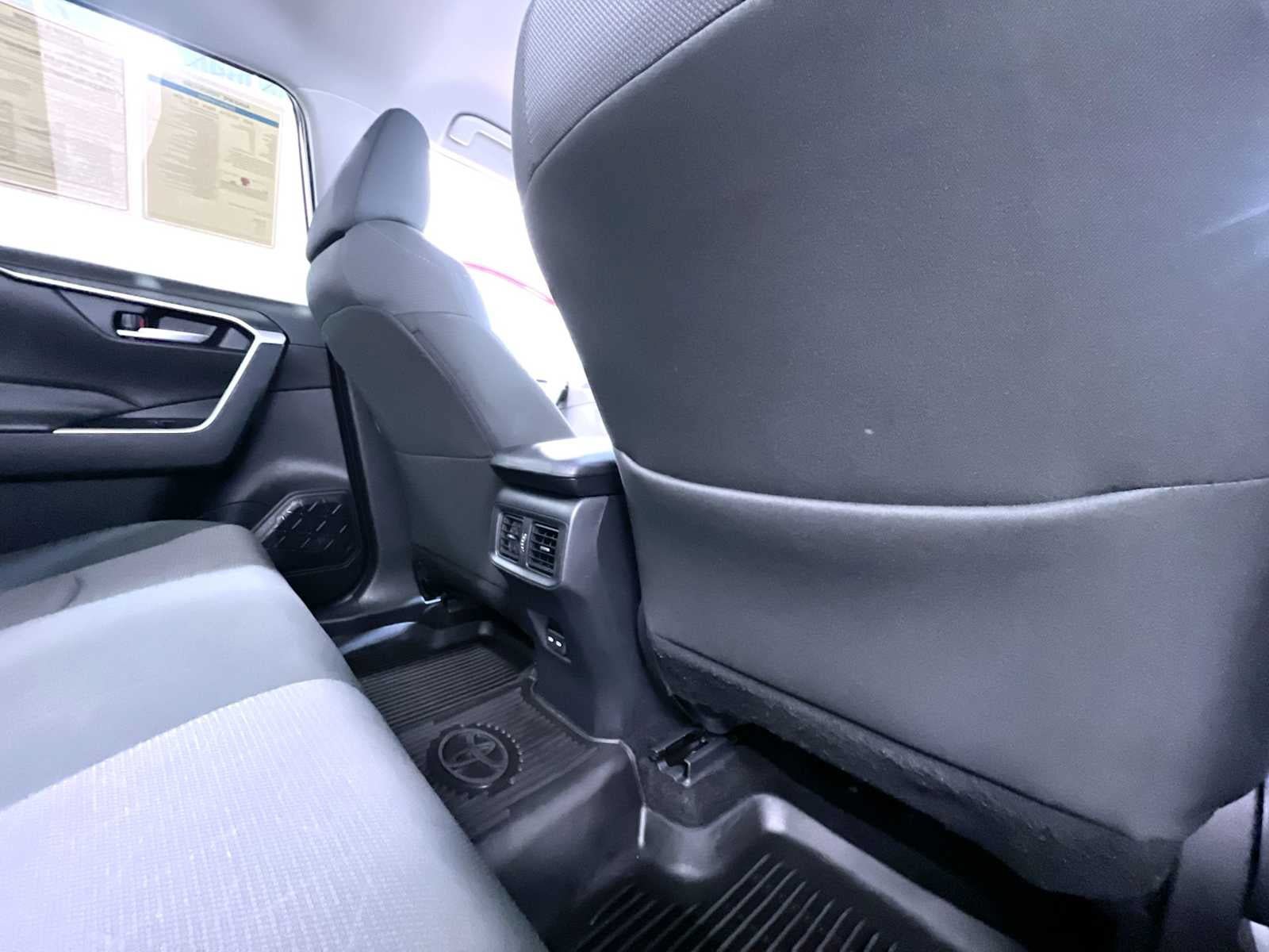 Used 2025 Toyota RAV4 XLE AWD/4WD image 39