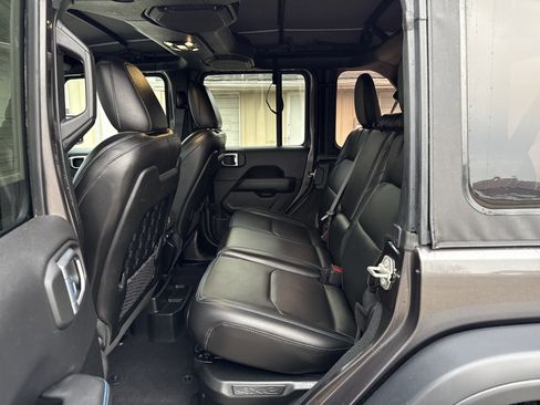 Used 2023 Jeep Wrangler Rubicon image 16